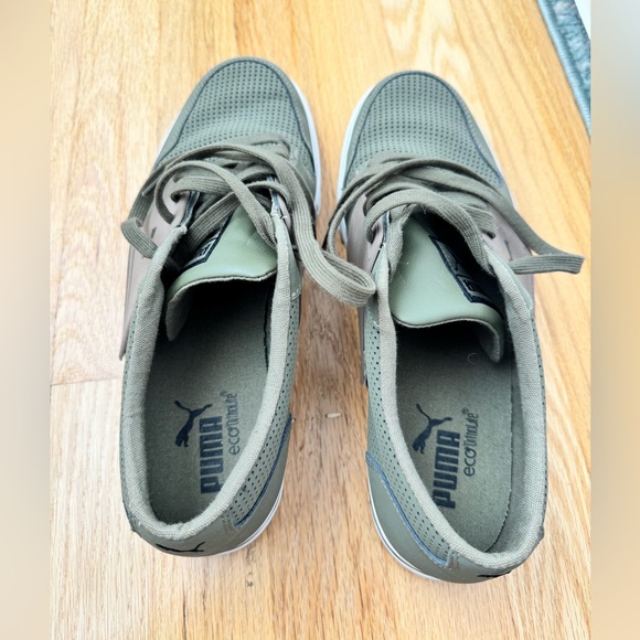 Puma sneakers. Size 10.5. - Picture 6 of 7